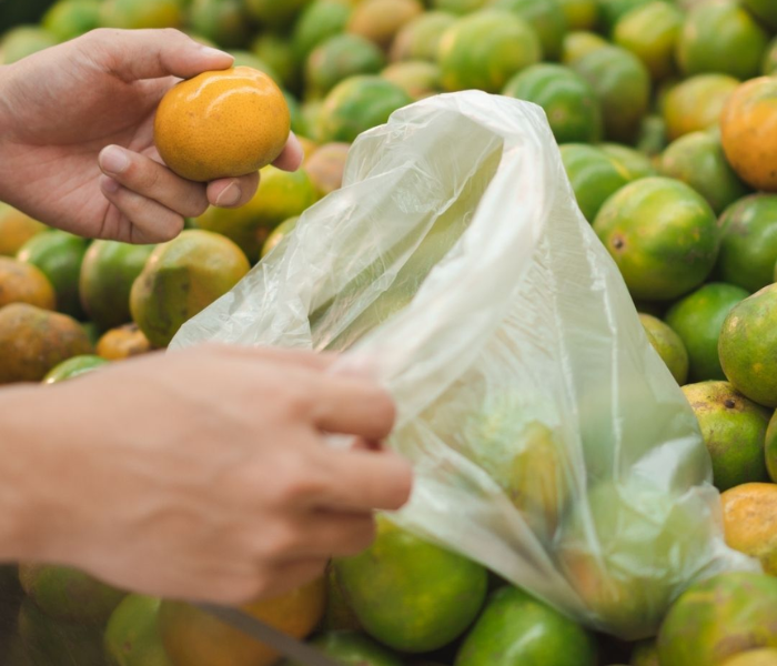 Bolsas plásticas resistentes fabricadas por Rediplast en Colombia